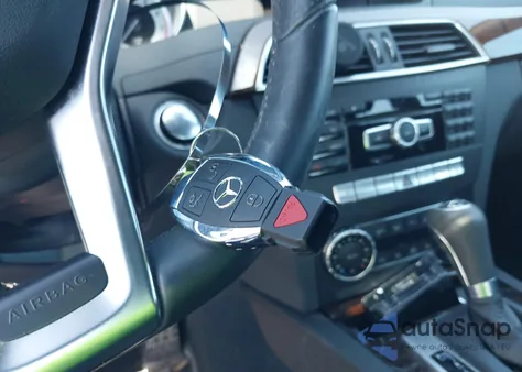 2014 Mercedes-Benz C 300 Luxury 4Matic/Sport 4Matic z USA, uszkodzony, nr VIN WDDGF8AB7EA959799